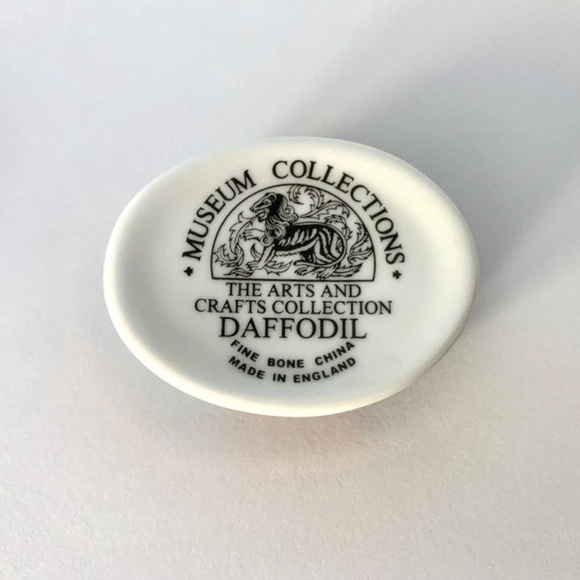 Museum Collection Daffodil Small Oval Trinket Box - Picture 11 of 12